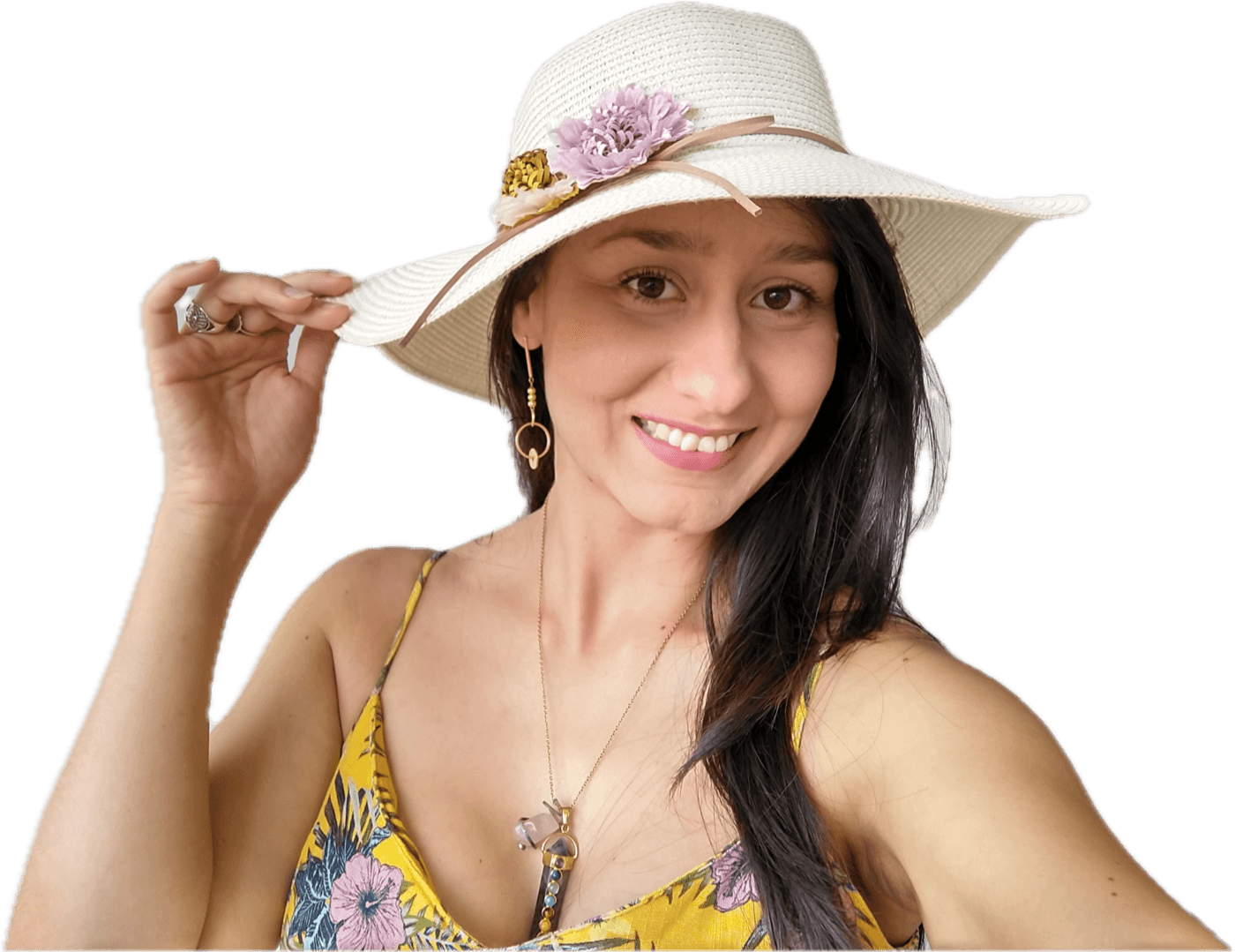 Nata Oro Gon, sonriendo, con un sombrero de ala ancha
